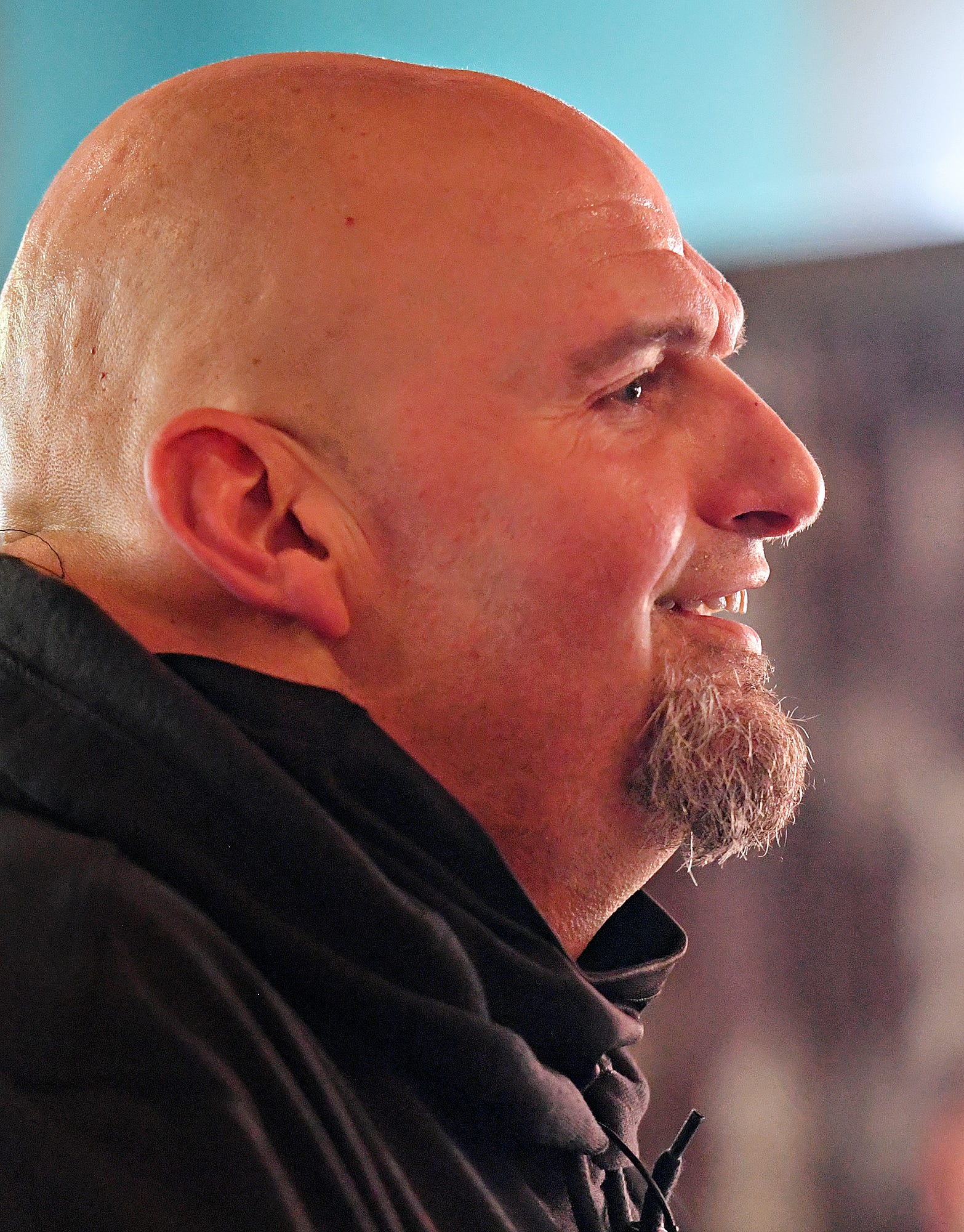 Lt. Gov. John Fetterman campaigns for U.S. Senate at Holy Hound Taproom in York City, Thursday, May 12, 2022. Dawn J. Sagert photo