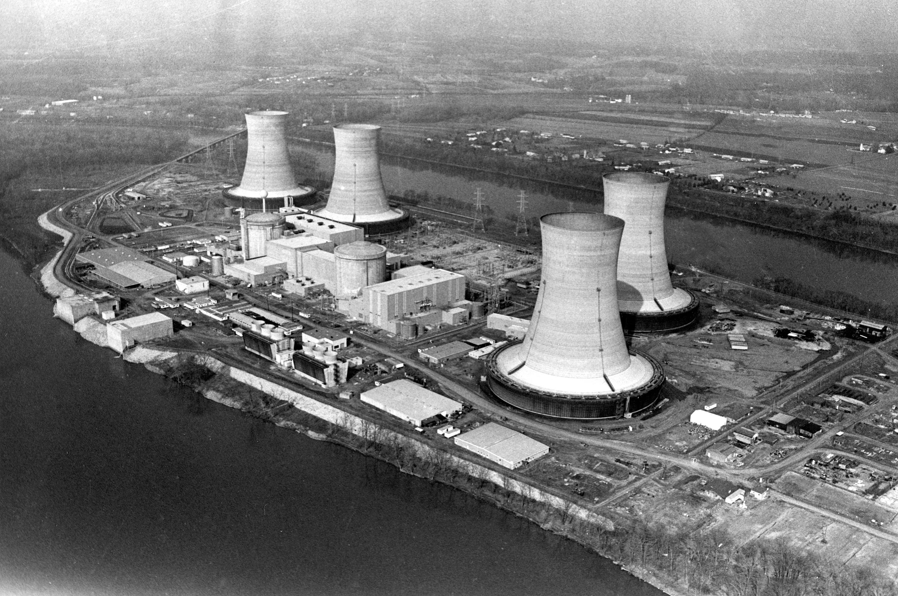 An air view shows the Three Mile Island nuclear power plant near Harrisburg, Pa., March 30, 1979.  The small dome at center is where the now-called "incident" occured Wednesday.  (AP Photo/Barry Thumma)