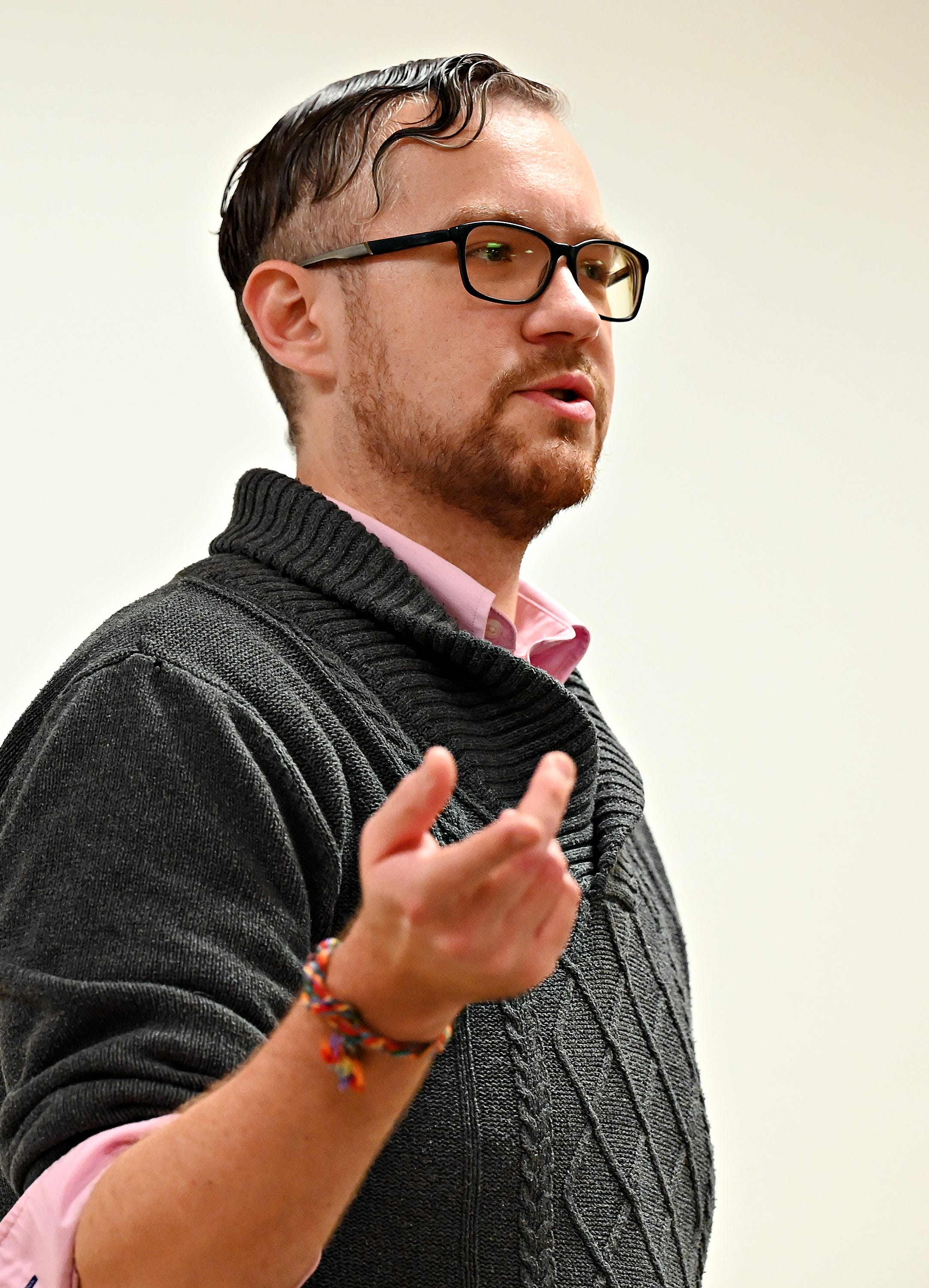 York Dispatch managing editor Wallace McKelvey speaks to a journalism class at York College of Pennsylvania in Spring Garden Township, Wednesday, Nov. 2, 2022. York College is partnering with The York Dispatch in a journalism mentoring program. Dawn J. Sagert/The York Dispatch