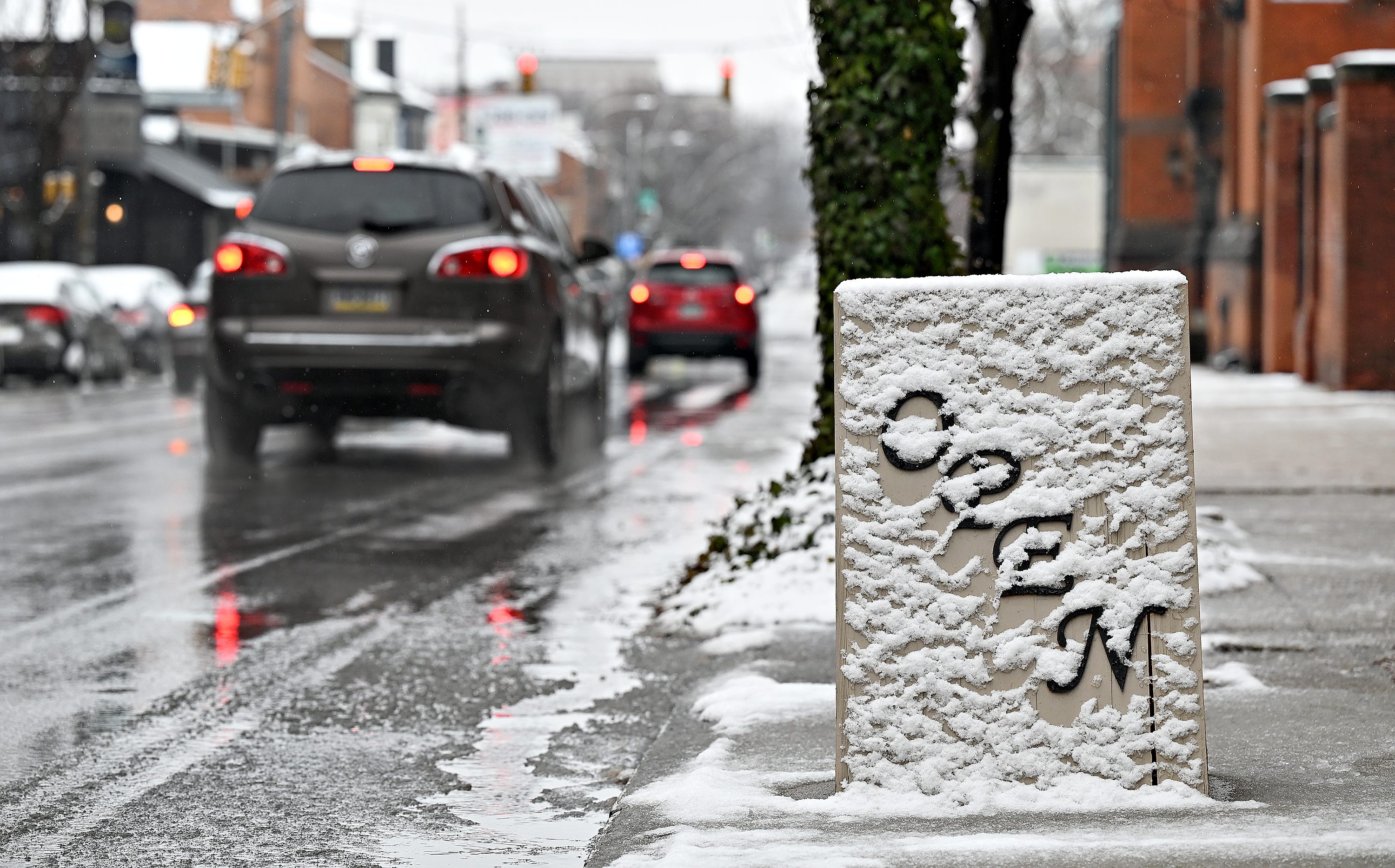 Snow falls on West Philadelphia Street in York City, Wednesday, Jan. 25, 2023. Dawn J. Sagert photo